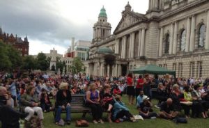 Live Konzert vor dem Belfaster Rathaus